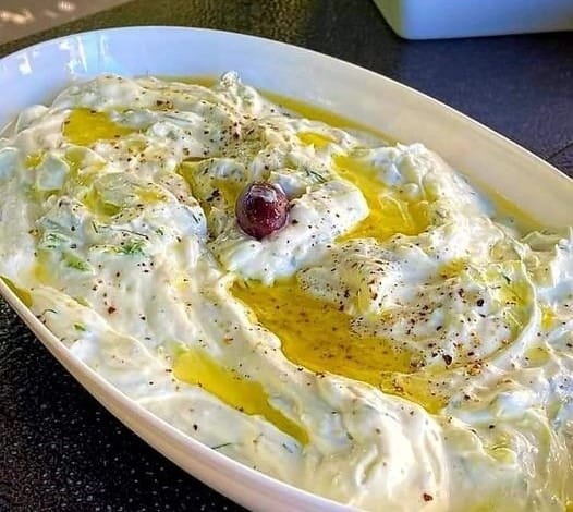 simple and traditional recipe for Tzatziki,