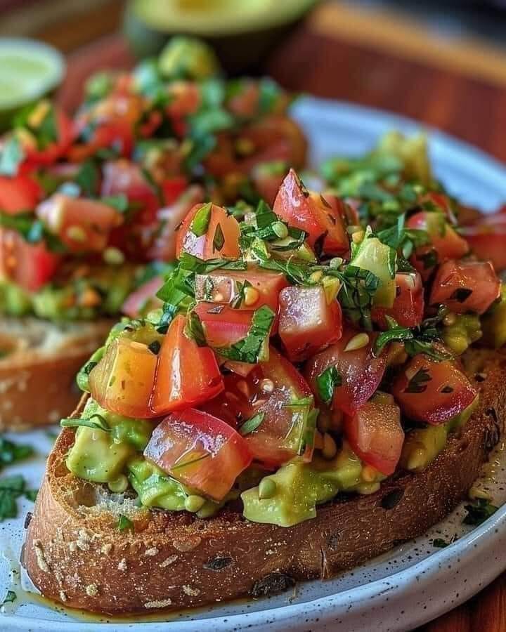 Delicious Smashed Avocado Bruschetta 