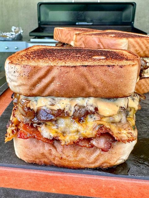 Cheesy Patty Melts With Special Sauce