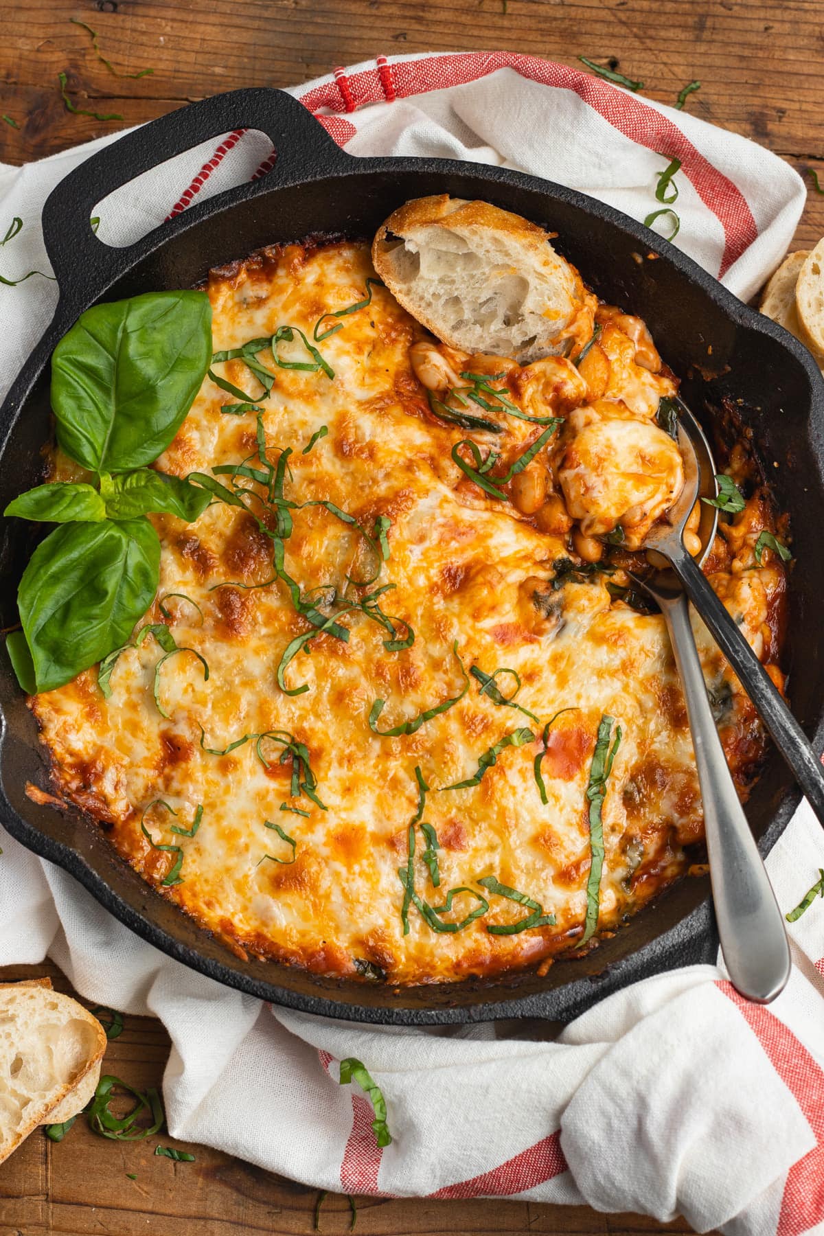 Cheesy white bean tomato bake