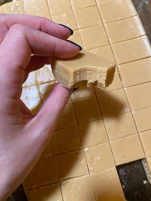 Easiest peanut butter fudge!