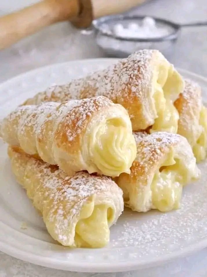 Italian Cream Stuffed Cannoncini 