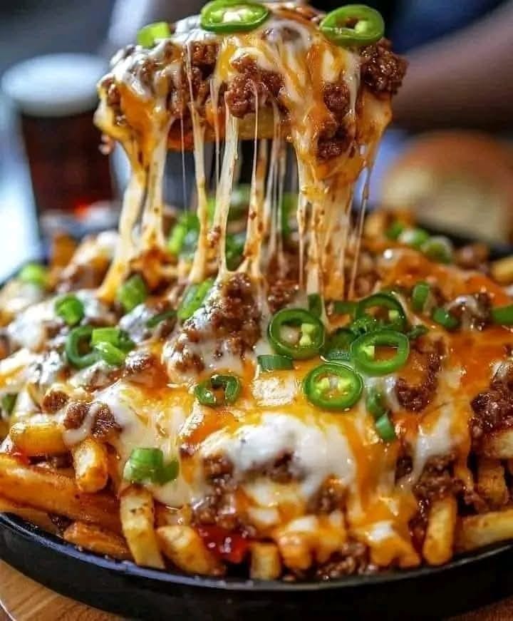 Cheesy Loaded Fries with Beef and Mozzarella