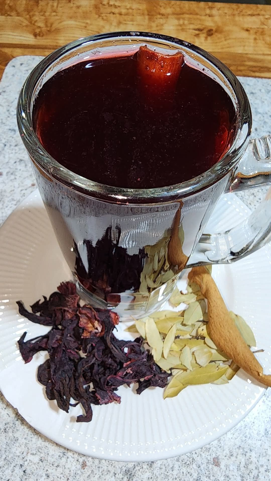 Hibiscus, Bay Leaf, and Cinnamon Tea: Preparation and Health Benefits