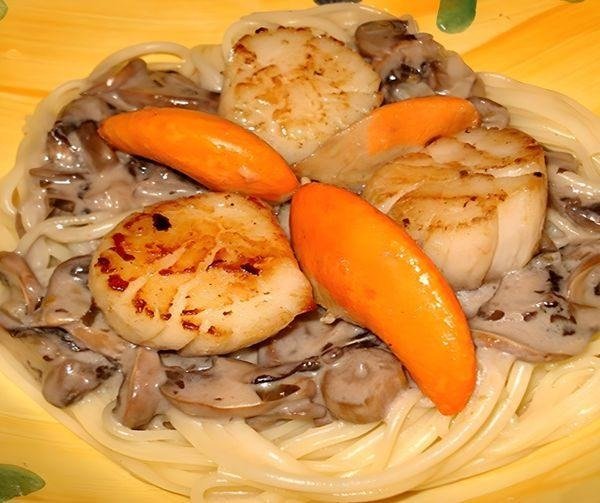 Scallops on Spaghetti Nest with Mushroom Sauce