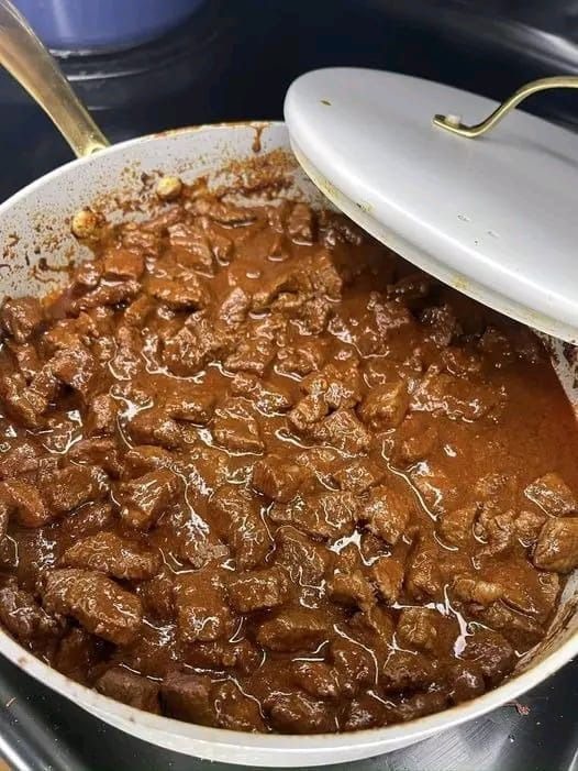 Carne Guisada with floor tortillas