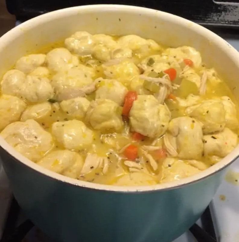 CROCK POT CHICKEN AND DUMPLINGS