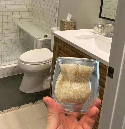 The makeup of rice glass in the bathroom is the ultimate solution to a very common problem