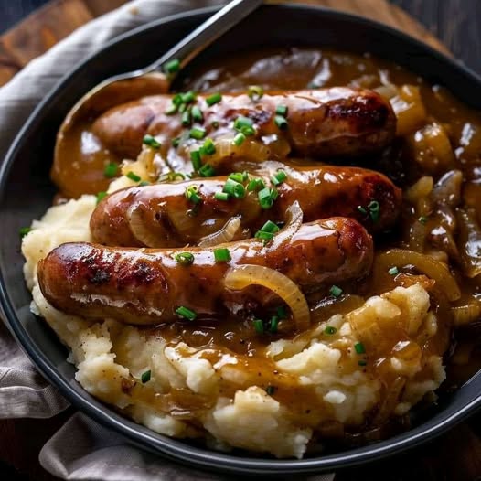 Bangers and Mash (Sausage with Onion Gravy): A British Classic