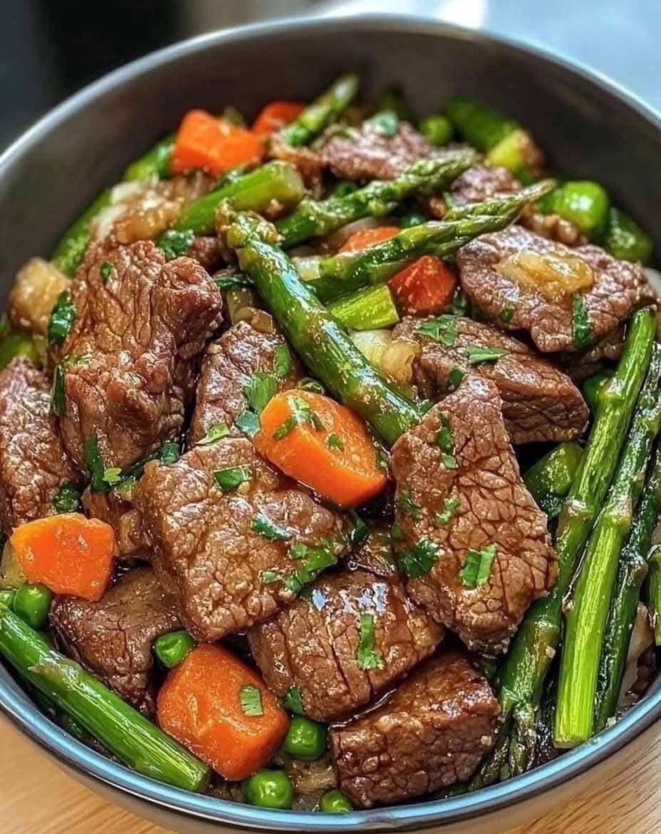 Garlic Beef and Asparagus Stir-Fry 