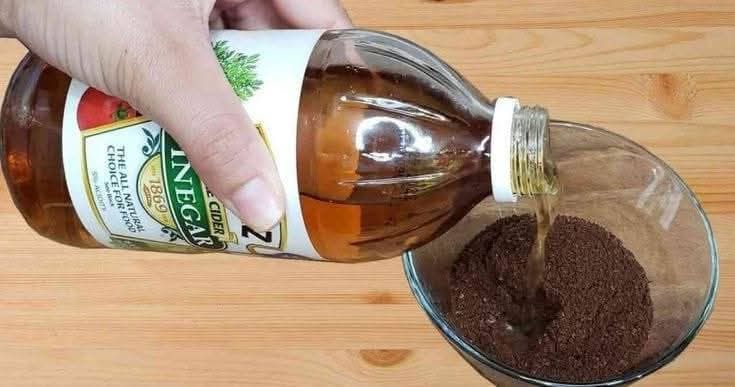 Natural Coffee and Vinegar Cleaner Recipe for Odor Removal and Cleaning