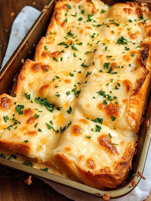 Easy Cheesy Garlic Bread 🍞