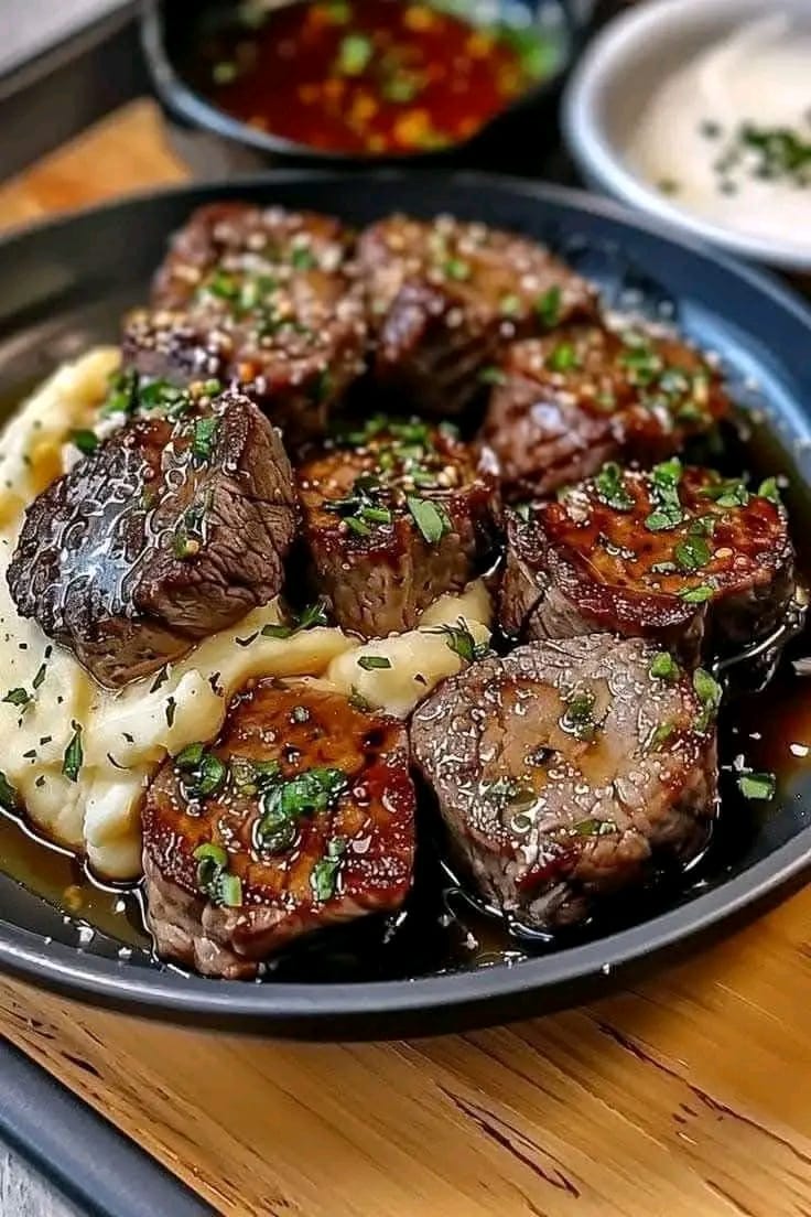 Garlic Butter Steak Bites and Mashed Potatoes Recipe