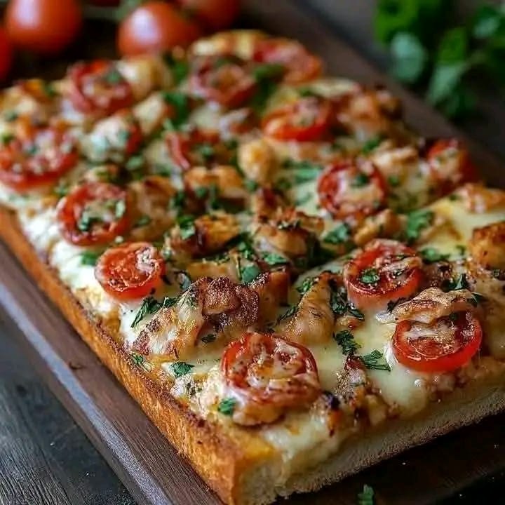 BLT Chicken Alfredo French Bread Pizza – A Savory and Creamy Twist on Pizza!