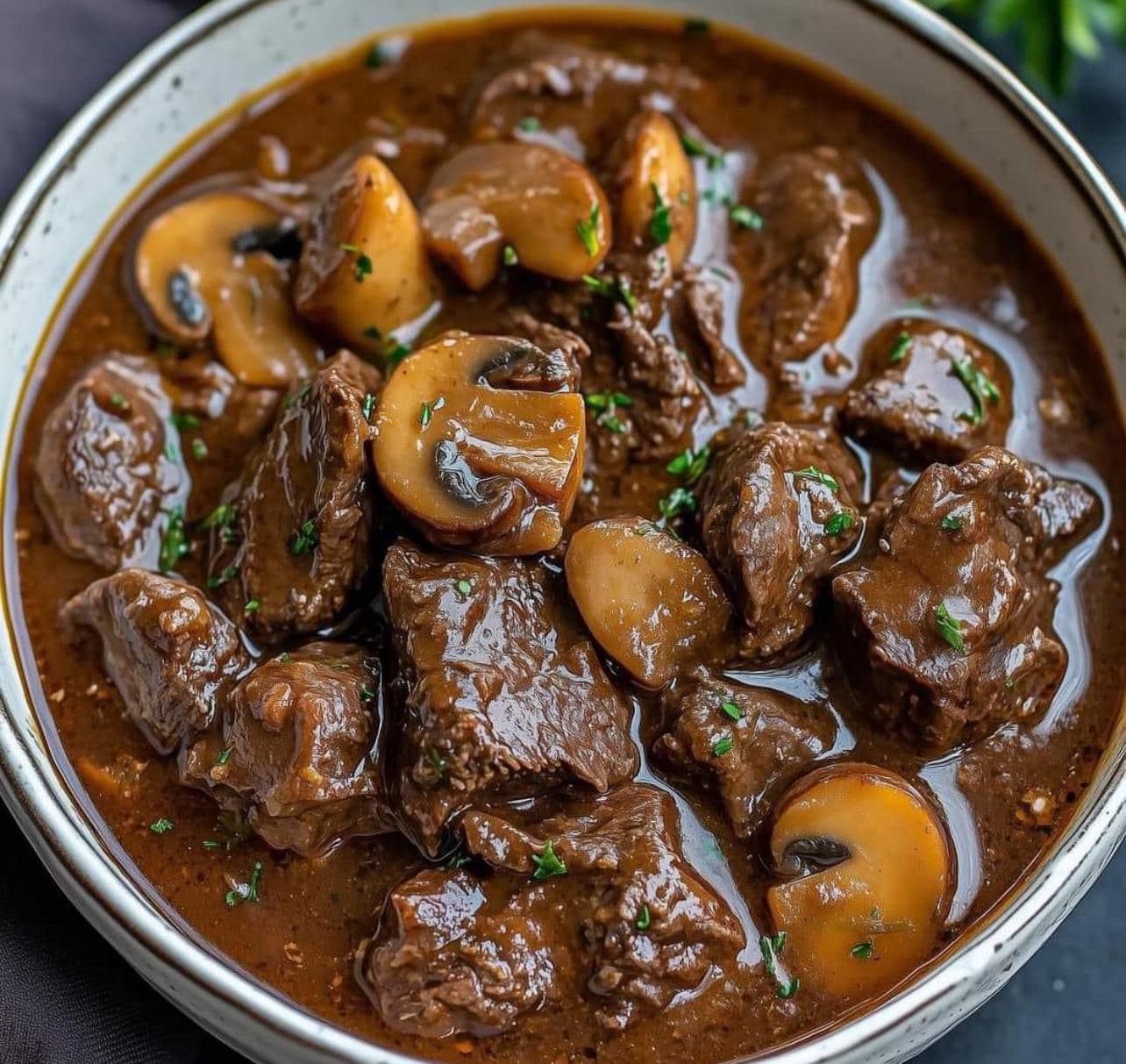 Garlic Butter Steak Bites with Creamy Mash 