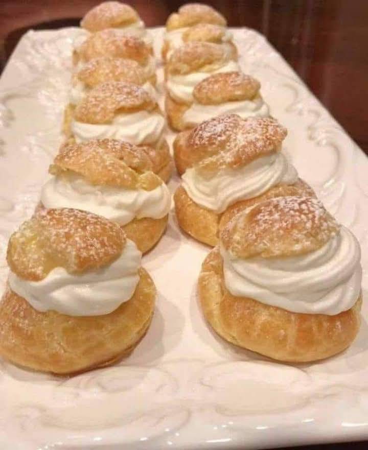 FAMOUS CREAM PUFFS