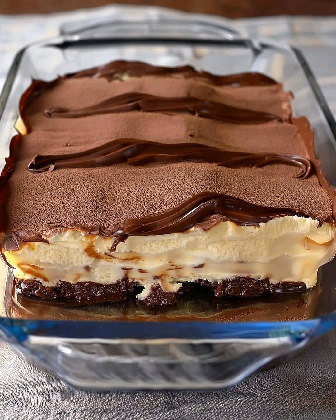 No-Bake Chocolate Eclair Cake: A Classic Dessert Made Easy