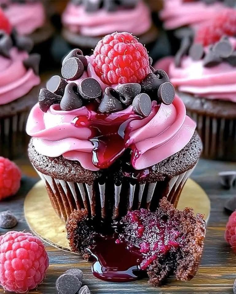  Raspberry Chocolate Lava Cupcakes Gooey