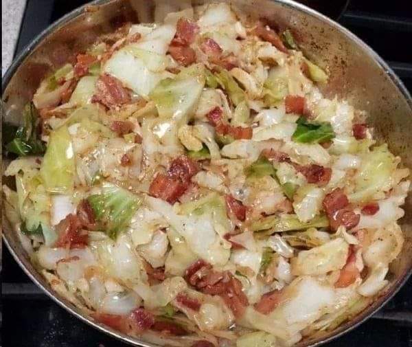 WOULD ANYONE EAT THIS FRIED CABBAGE (WITH BACON, ONION, AND GARLIC) 