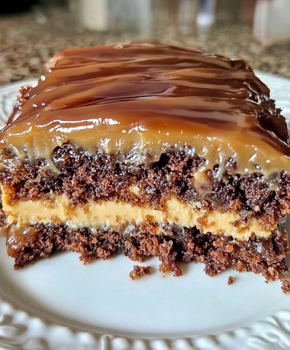 Decadent Turtle Caramel Cake: A Symphony of Chocolate, Caramel, and Pecans