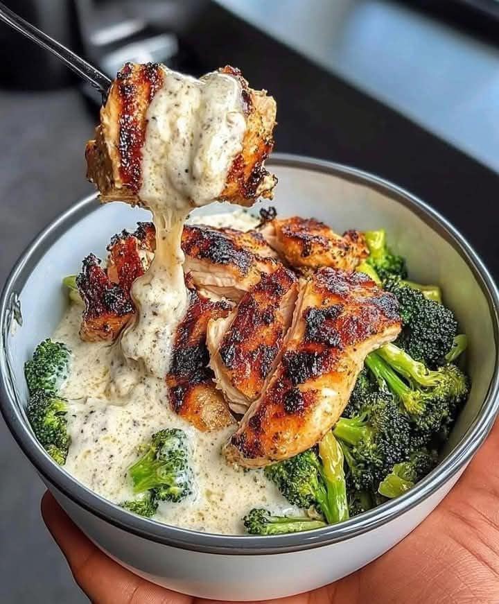 Grilled Chicken & Broccoli Bowls with Creamy Garlic Sauce 