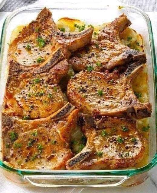 Baked Pork Chops with PotatoesBaked Pork Chops with Potatoes