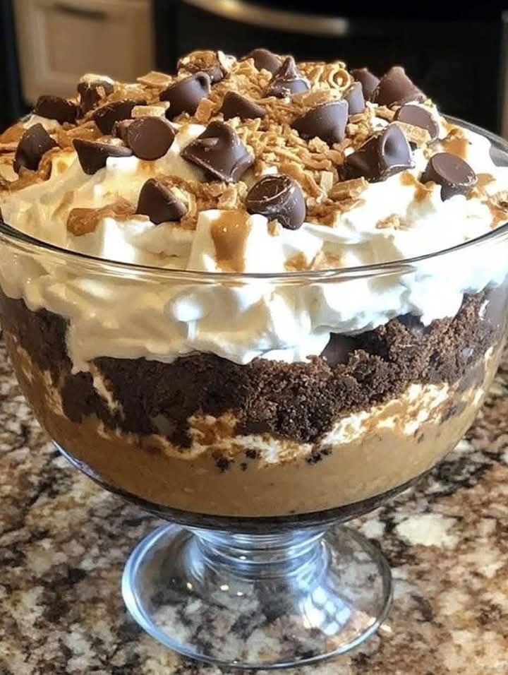 Heaven in a Bowl: A Decadent Layered Dessert of Brownies, Peanut Butter, and Whipped Cream