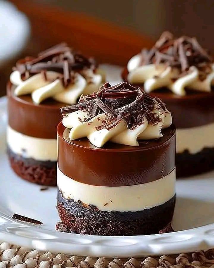  Chocolate Royale Mini Cakes 